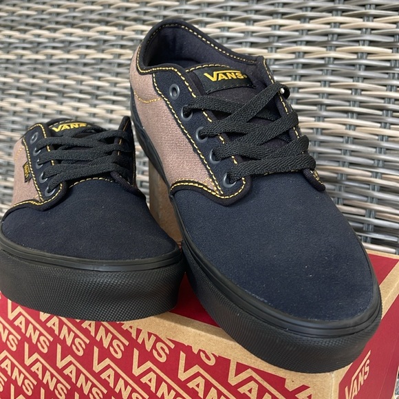 Vans WMNS Atwood
VN000CX8B29
Sneakers
Color: Outcore Phantom/Black - Picture 7 of 16